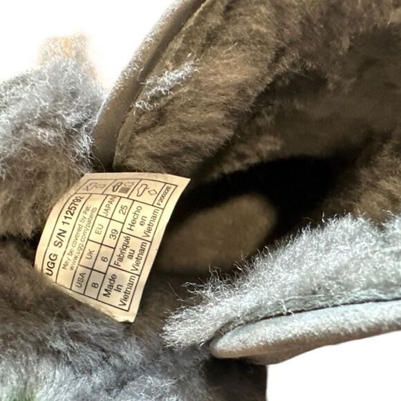 UGG Cory II Genuine Shearling Lined Boot - Picture 11 of 11